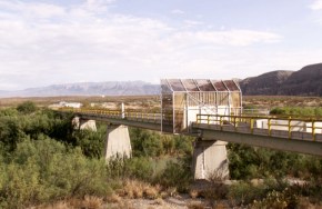 border bridge at La Linda