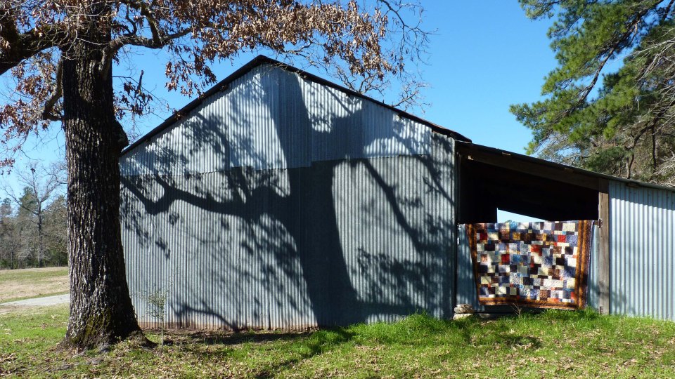 barn with quilt
