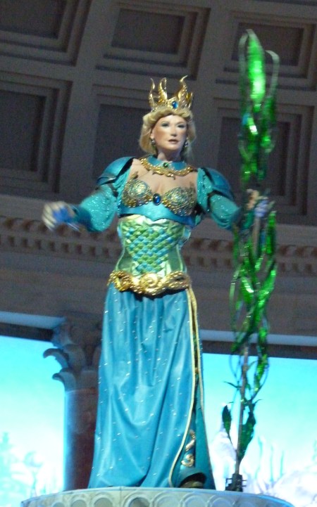 Animatronic "Greek goddess of ice"