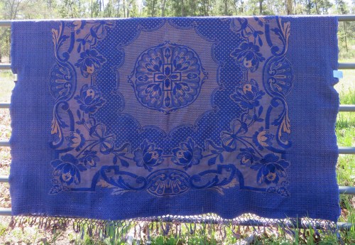 The central colors are reversed on the other side, but the borders look the same.