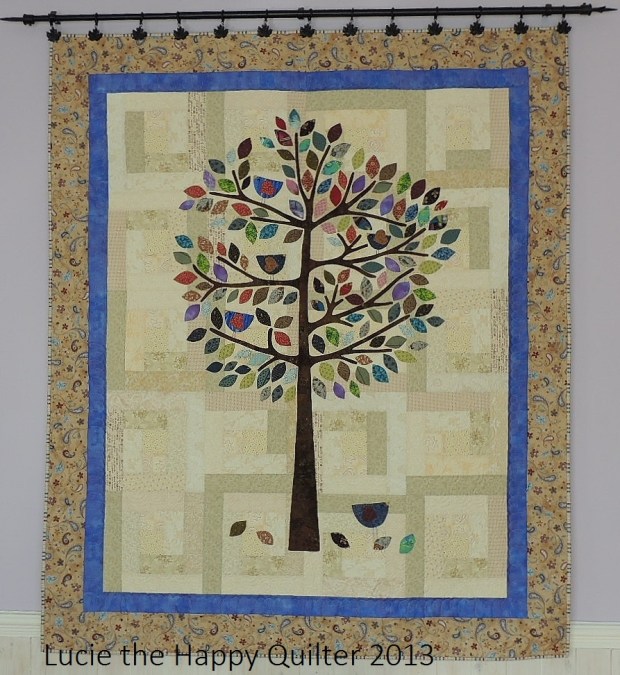 Lilly Pilly applique wall hanging by Lucie the Happy Quilter.  Used by permission.