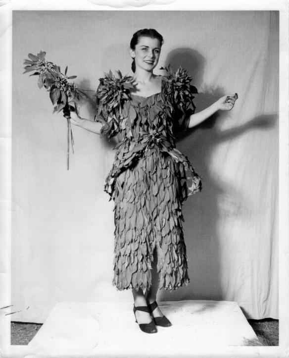 Harvest Costumes from the 1930s and 40s | Deep in the Heart of Textiles Harvest Costumes from the 1930s and 40s | Deep in the Heart of Textiles