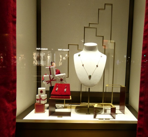 cartier shop window display