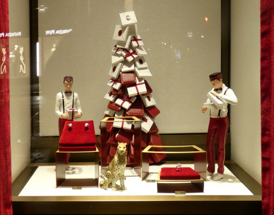 miniature christmas tree with figures