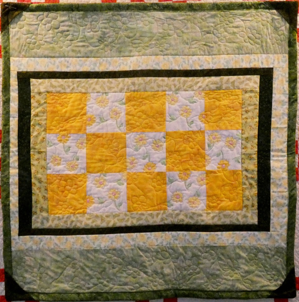 lap quilt with daisy fabrics